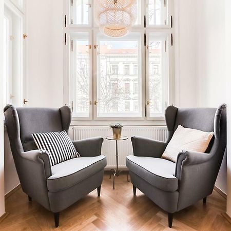 Trendy Local Apartment براغ المظهر الخارجي الصورة