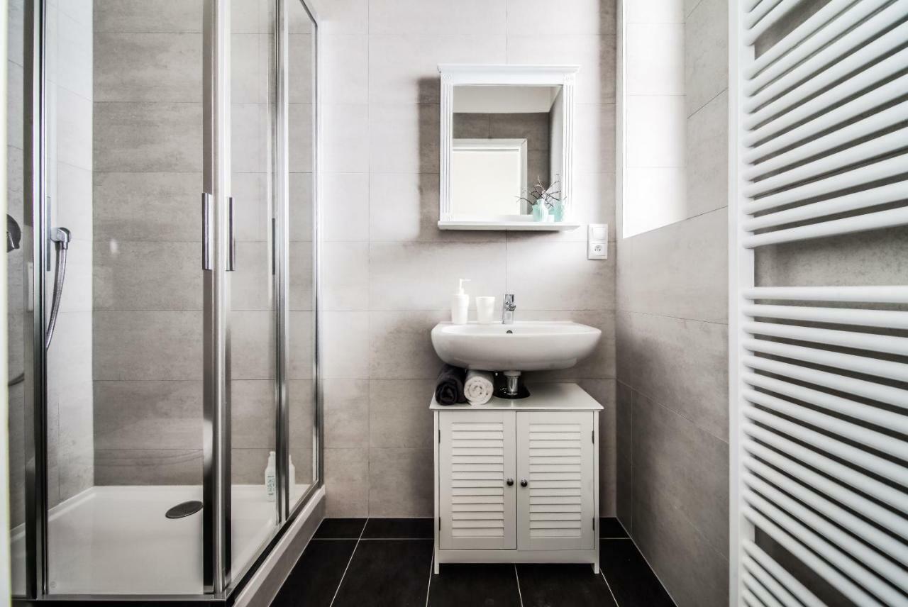 Trendy Local Apartment براغ المظهر الخارجي الصورة