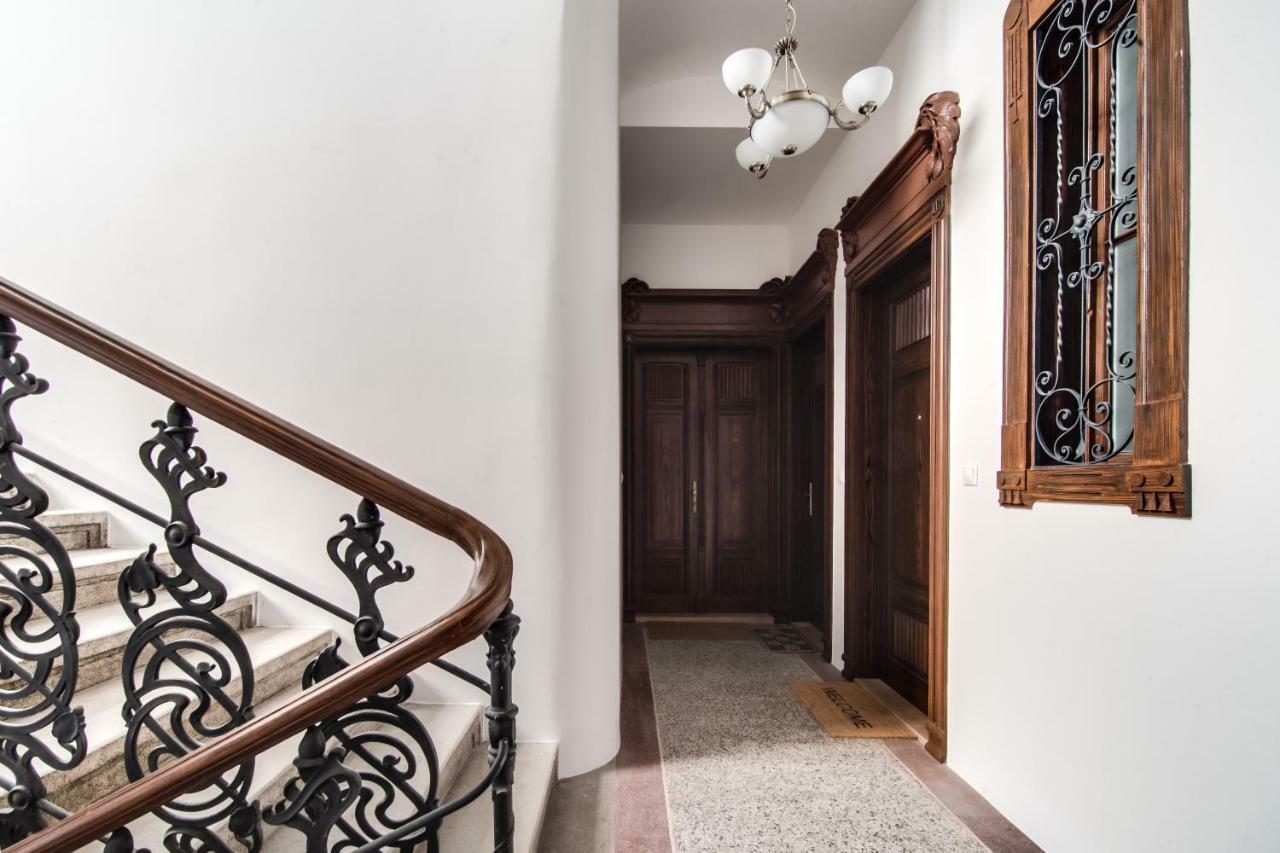 Trendy Local Apartment براغ المظهر الخارجي الصورة