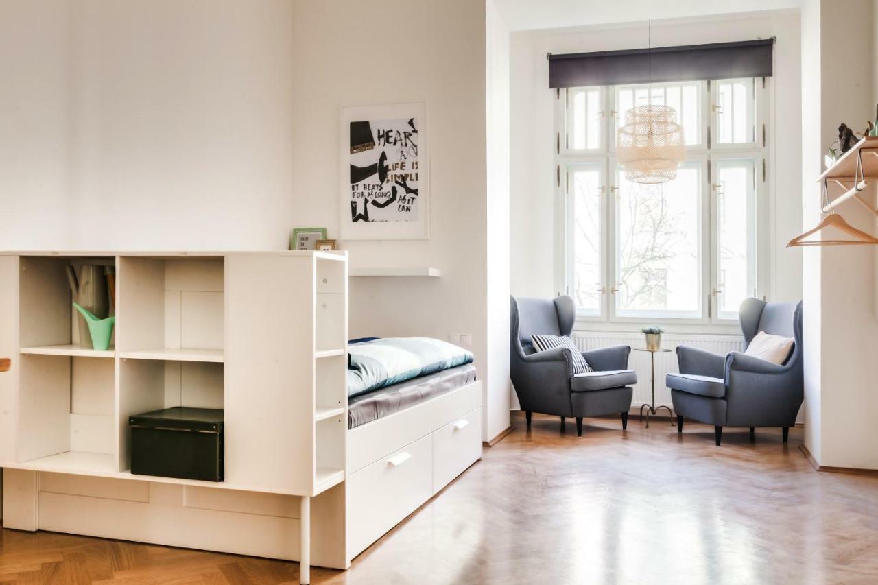 Trendy Local Apartment براغ المظهر الخارجي الصورة