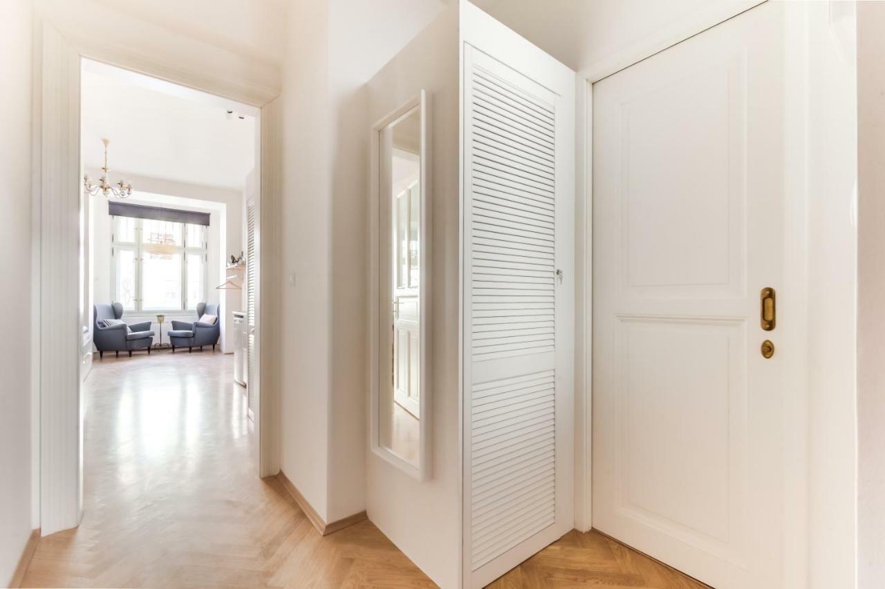 Trendy Local Apartment براغ المظهر الخارجي الصورة