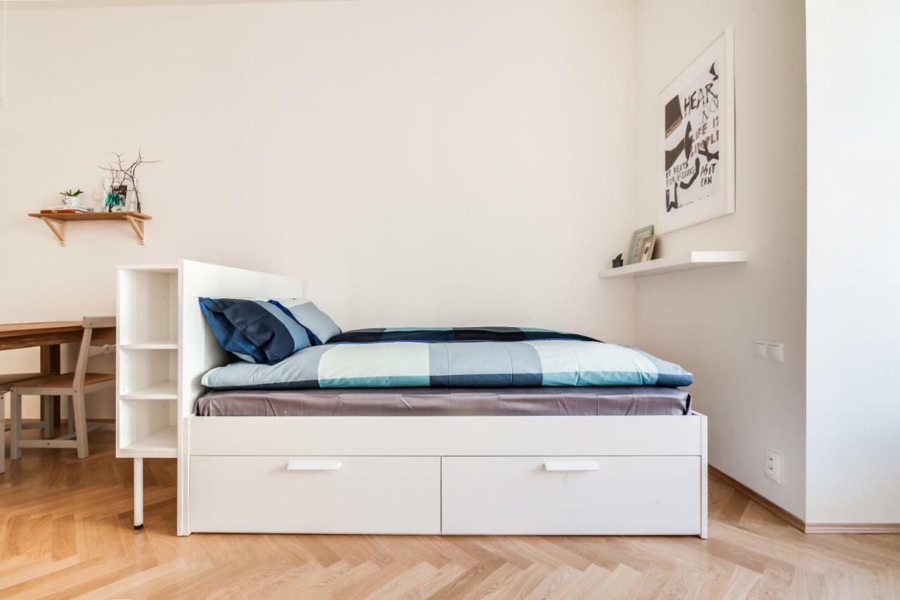 Trendy Local Apartment براغ المظهر الخارجي الصورة