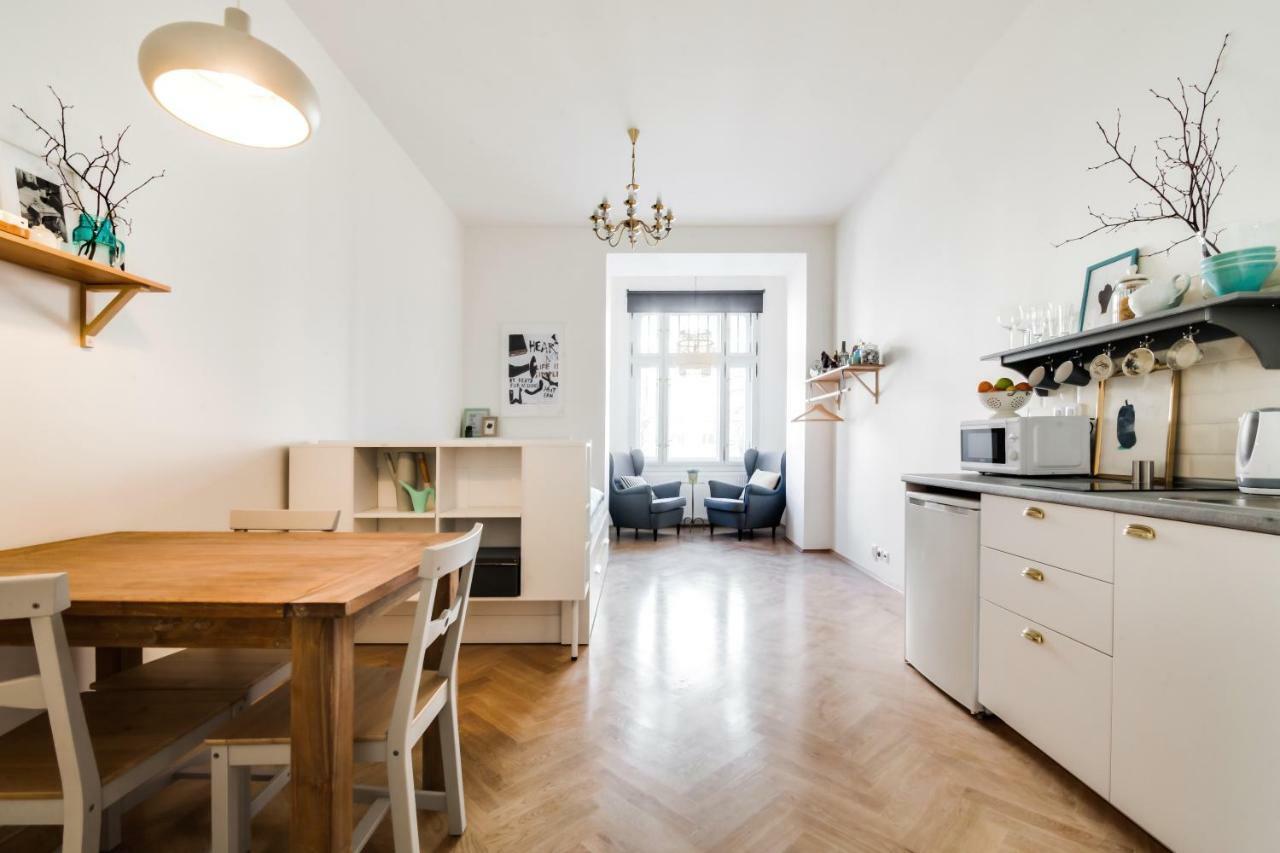 Trendy Local Apartment براغ المظهر الخارجي الصورة