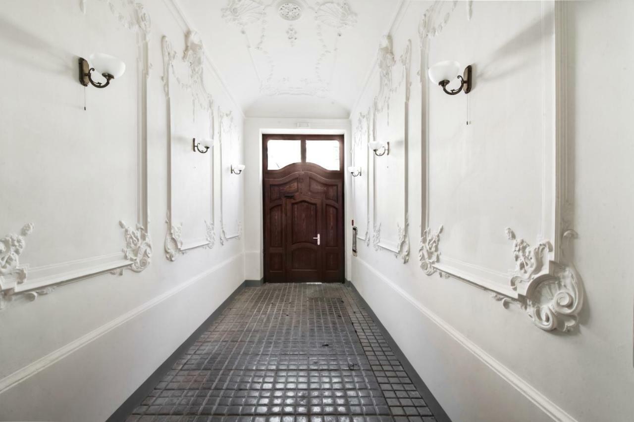 Trendy Local Apartment براغ المظهر الخارجي الصورة