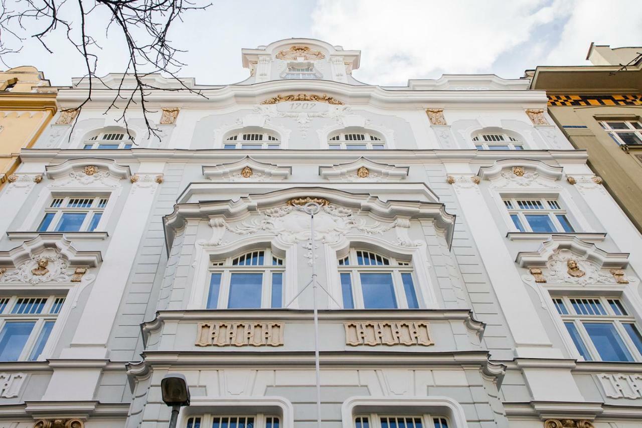 Trendy Local Apartment براغ المظهر الخارجي الصورة
