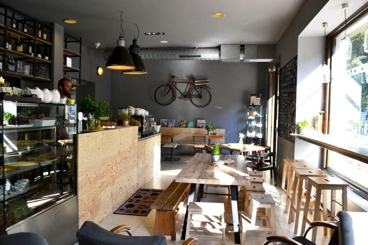 Trendy Local Apartment براغ المظهر الخارجي الصورة